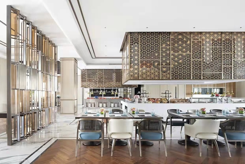 酒店餐厅家具的定制方案可以提供哪些创新设计和功能? 酒店餐厅家具的定制方案可以提供哪些创新设计和功能?